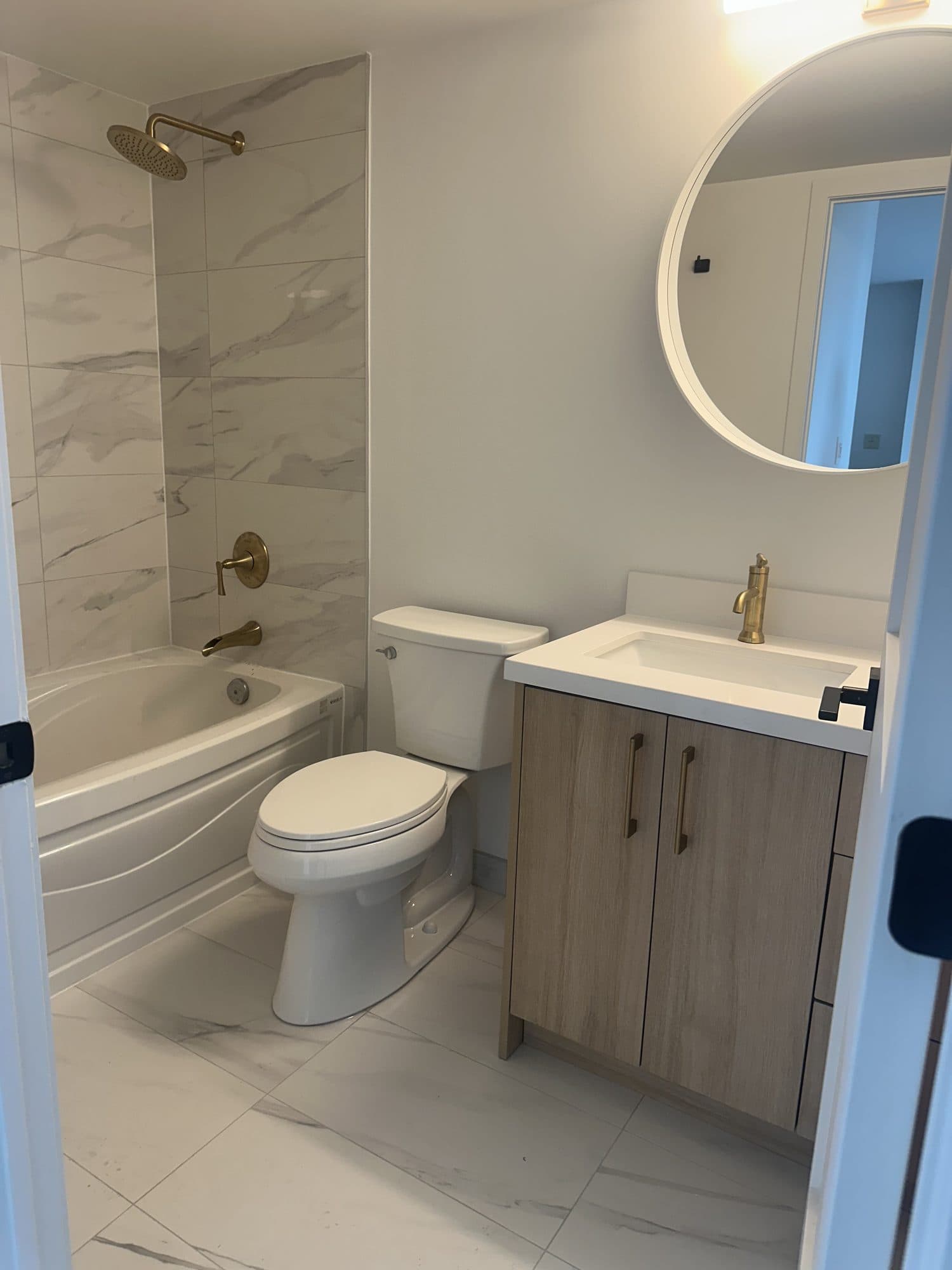 A condo renovation by Woodstellar — kitchen, bathroom and flooring
