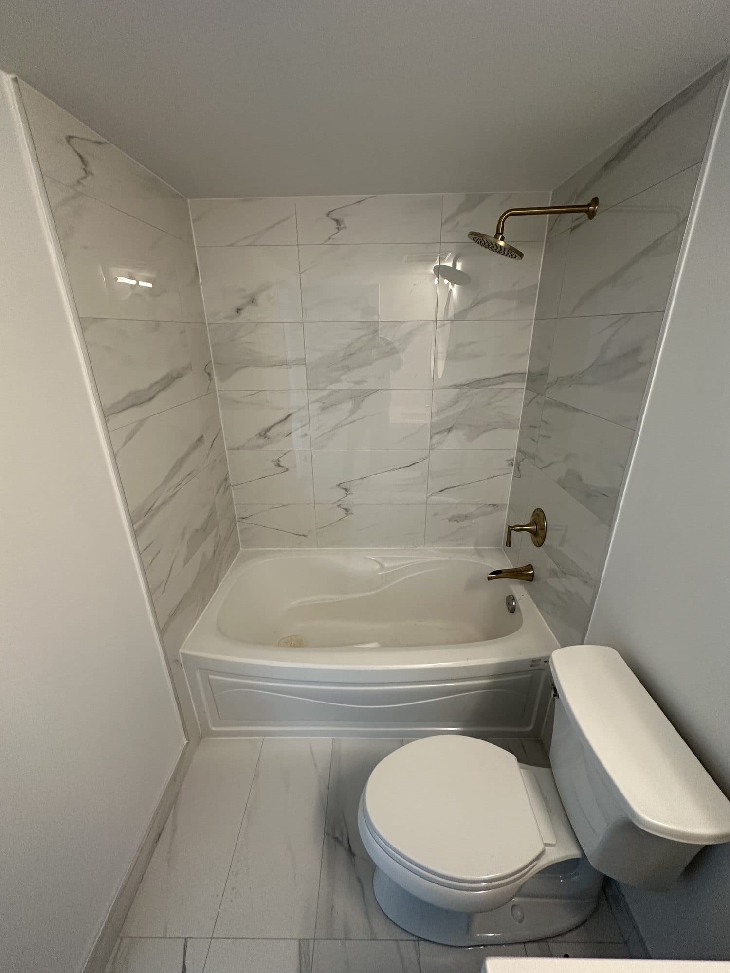 A condo renovation by Woodstellar — kitchen, bathroom and flooring