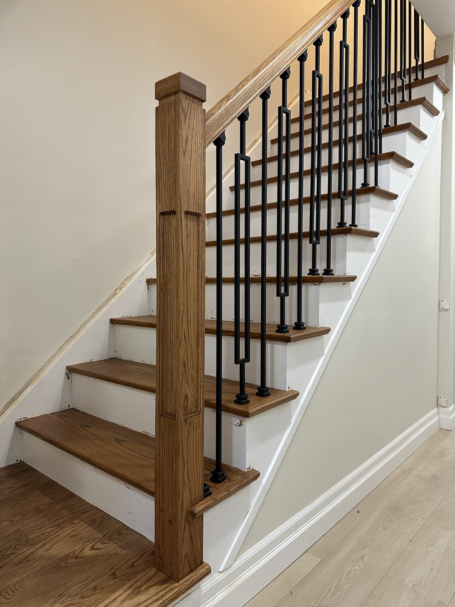 Staircase renovation, treads and railings by Woodstellar