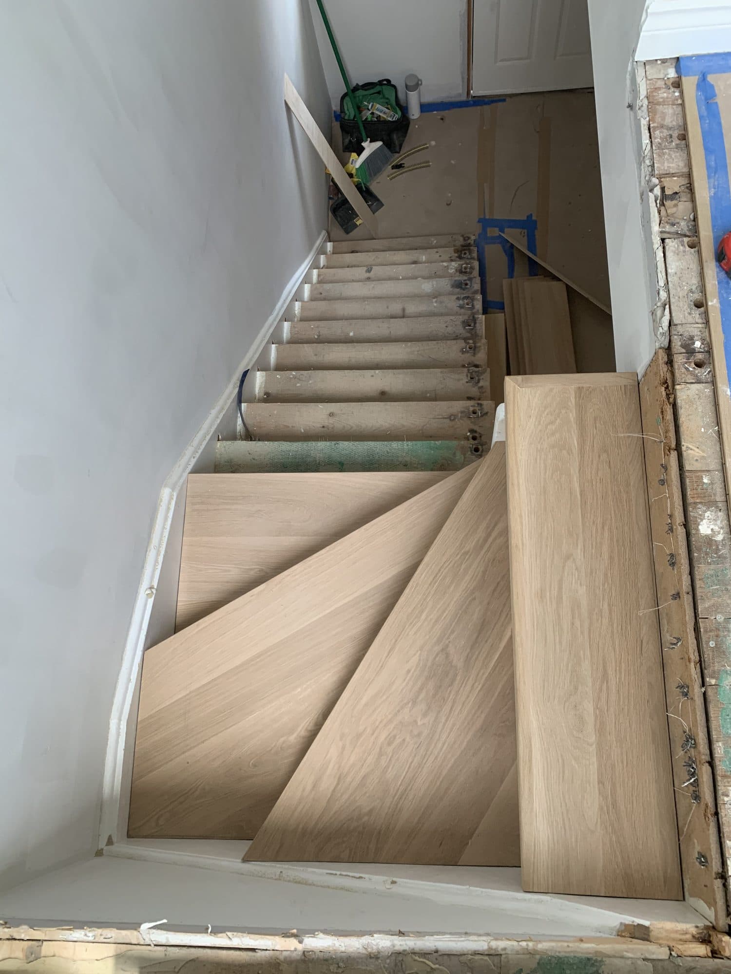 Staircase renovation, treads and railings by Woodstellar